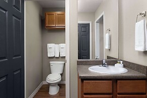 Eagle's Den Suites Kenedy a Travelodge by Wyndham