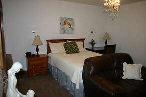 Maria's Creekside B&B