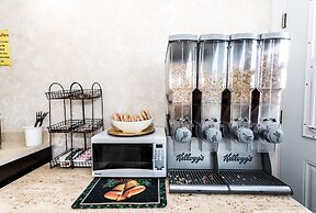 Niagara Parkway Court Motel