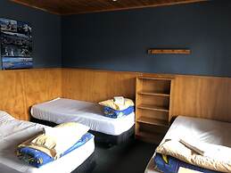 Smoke Lake Hot Springs Lodge and Camp