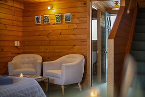 Smoke Lake Hot Springs Lodge and Camp