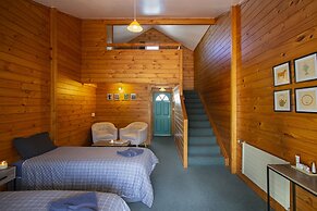 Smoke Lake Hot Springs Lodge and Camp