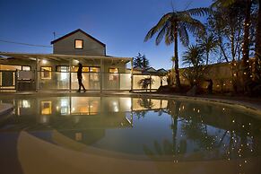 Smoke Lake Hot Springs Lodge and Camp