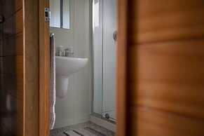 Smoke Lake Hot Springs Lodge and Camp