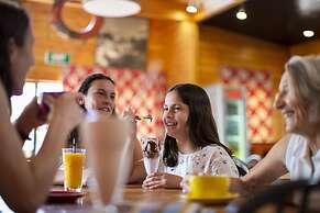 Smoke Lake Hot Springs Lodge and Camp