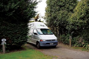 Smoke Lake Hot Springs Lodge and Camp