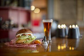 Smoke Lake Hot Springs Lodge and Camp