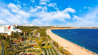 The Corner Park Hotel