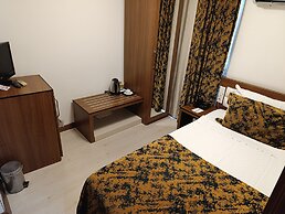 The Corner Park Hotel