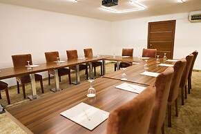 The Corner Park Hotel