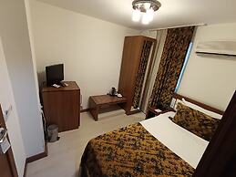 The Corner Park Hotel