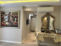 Elegance East Hotel - Boutique Class