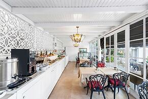 Elegance East Hotel - Boutique Class