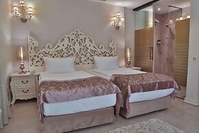 Elegance East Hotel - Boutique Class