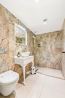 Elegance East Hotel - Boutique Class