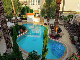 Elegance East Hotel - Boutique Class