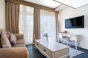 Elegance East Hotel - Boutique Class
