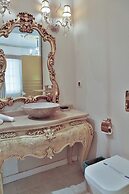 Elegance East Hotel - Boutique Class