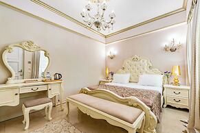 Elegance East Hotel - Boutique Class