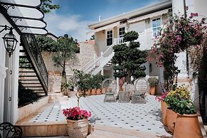 Elegance East Hotel - Boutique Class