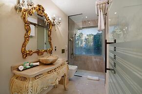 Elegance East Hotel - Boutique Class