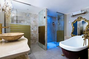 Elegance East Hotel - Boutique Class