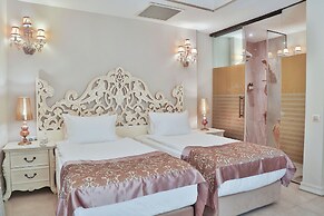 Elegance East Hotel - Boutique Class
