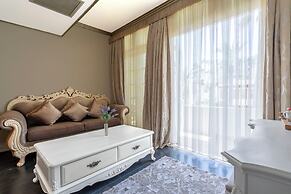 Elegance East Hotel - Boutique Class