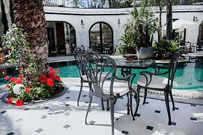 Elegance East Hotel - Boutique Class