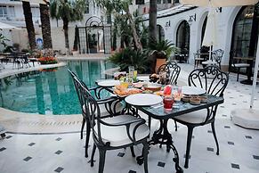 Elegance East Hotel - Boutique Class