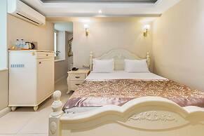 Elegance East Hotel - Boutique Class