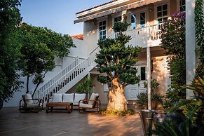 Elegance East Hotel - Boutique Class