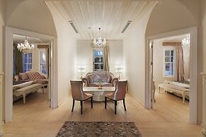 Elegance East Hotel - Boutique Class