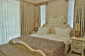 Elegance East Hotel - Boutique Class