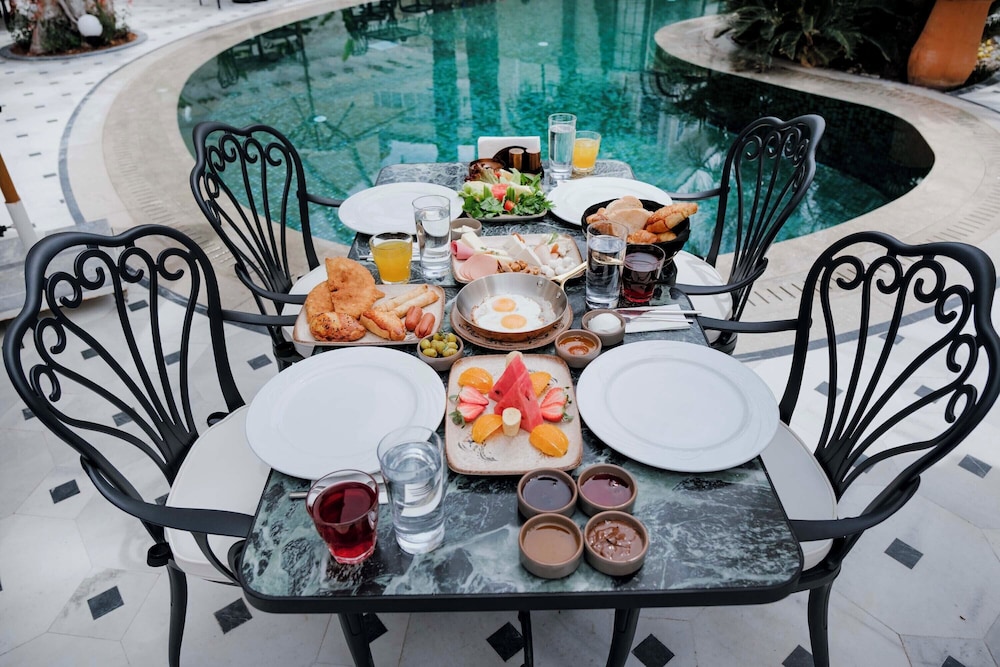 Elegance East Hotel - Boutique Class