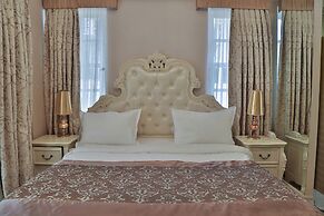 Elegance East Hotel - Boutique Class