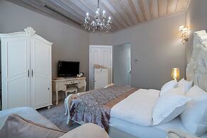 Elegance East Hotel - Boutique Class