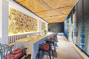 Elegance East Hotel - Boutique Class