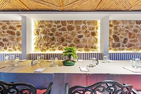 Elegance East Hotel - Boutique Class