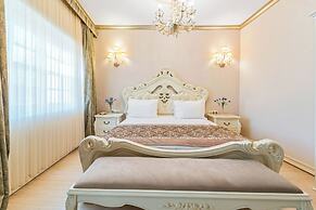 Elegance East Hotel - Boutique Class