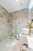 Elegance East Hotel - Boutique Class