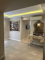 Elegance East Hotel - Boutique Class