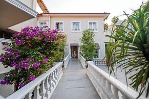 Elegance East Hotel - Boutique Class