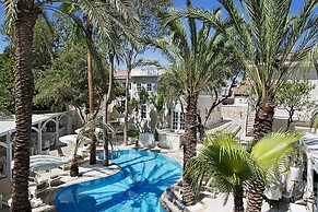 Elegance East Hotel - Boutique Class