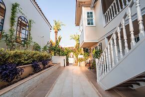 Elegance East Hotel - Boutique Class