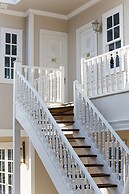 Elegance East Hotel - Boutique Class