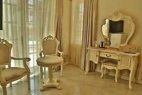 Elegance East Hotel - Boutique Class