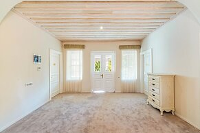 Elegance East Hotel - Boutique Class