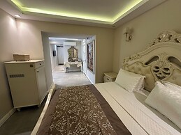 Elegance East Hotel - Boutique Class