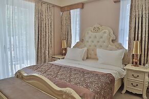 Elegance East Hotel - Boutique Class